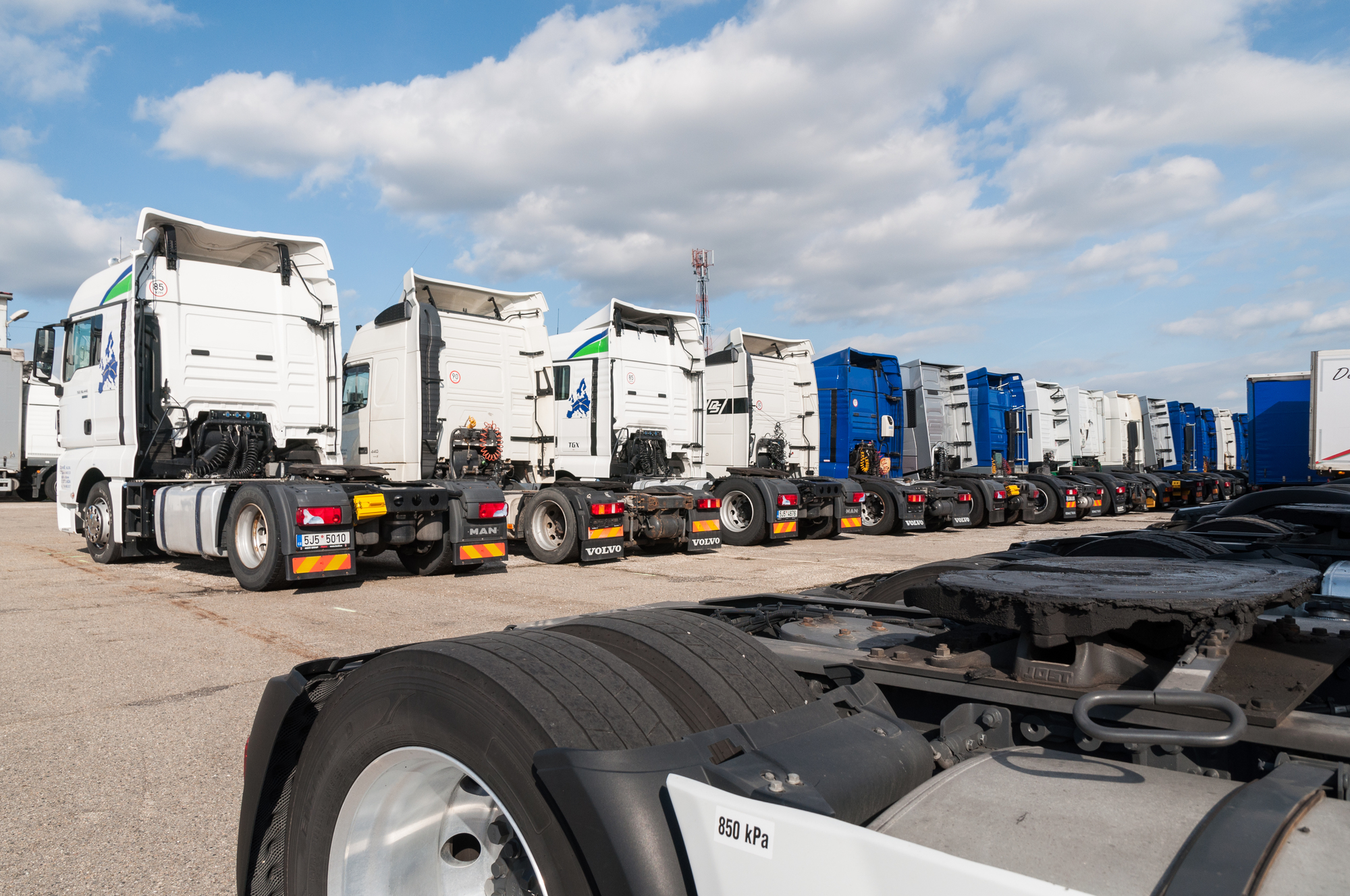 AUTOMARKET TRUCKS s.r.o. - Buses undefined: picture 1