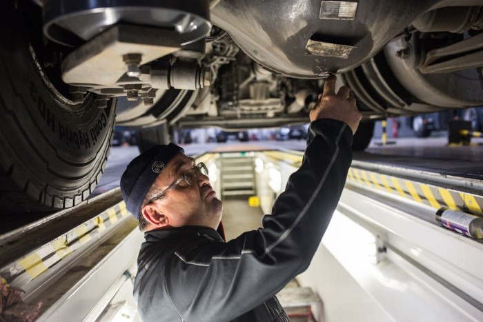 Renault Trucks France - Trucks RENAULT - Year: 2015 undefined: picture 9