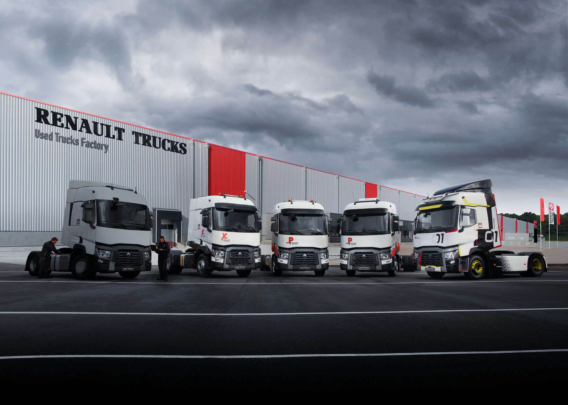 Renault Trucks France - Trucks RENAULT - Year: 2015 undefined: picture 1