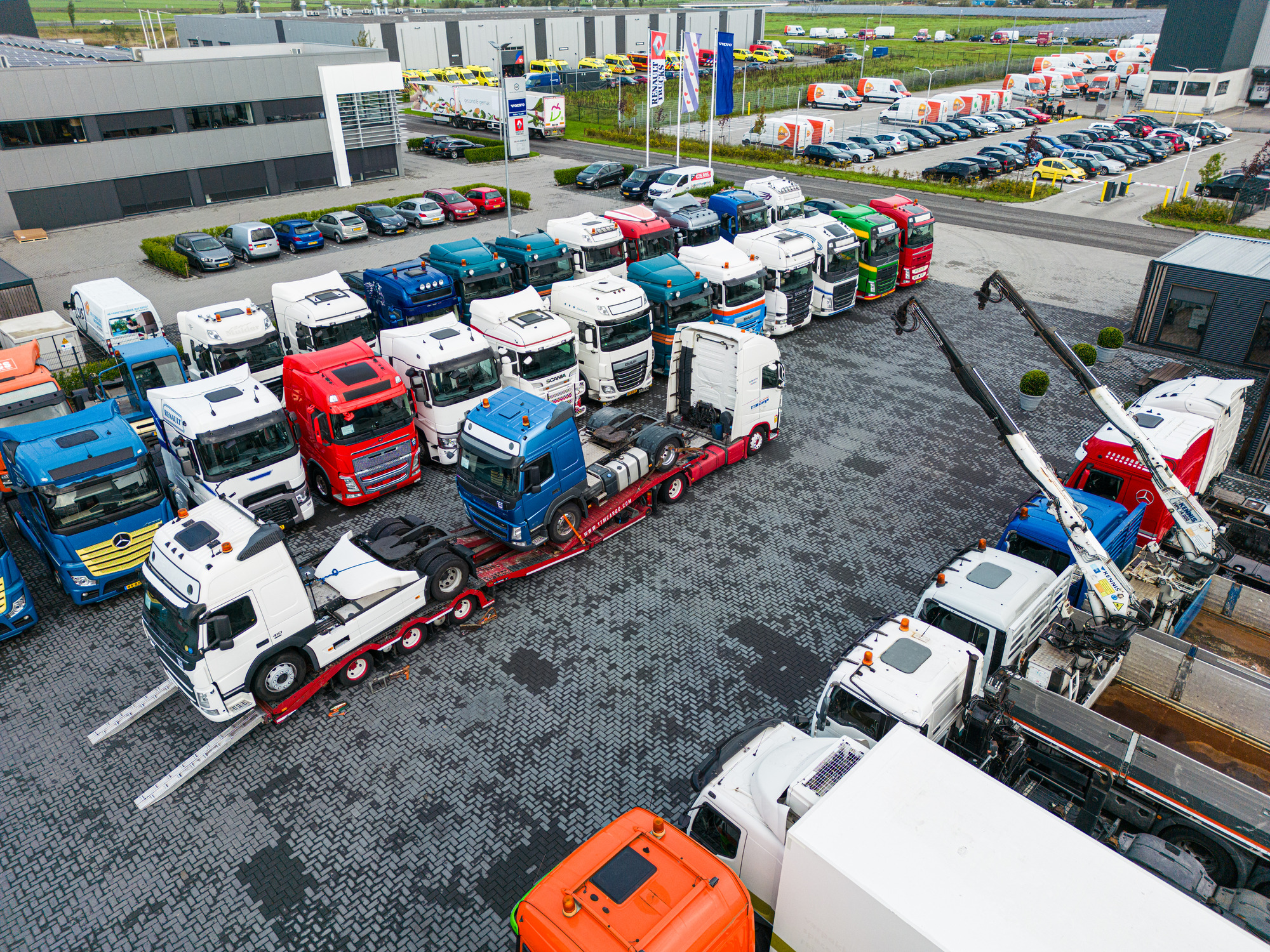 LVS Used TRUCKS - Tractor units undefined: picture 3
