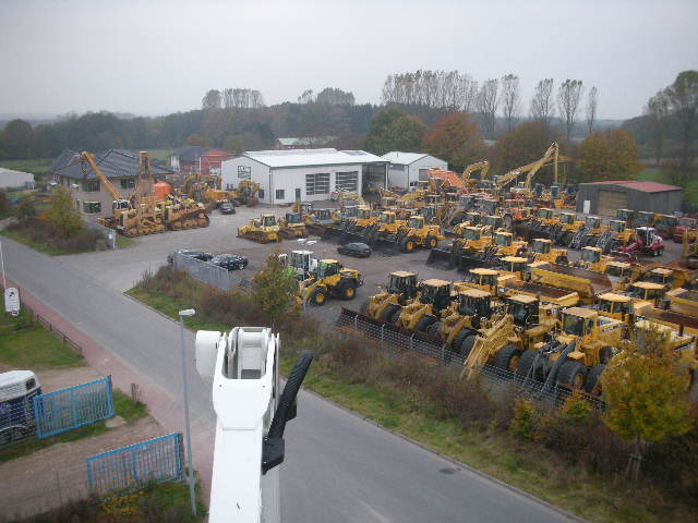 BAUMA Vermiet- und Handels GmbH - Construction machinery VOLVO EC220 undefined: picture 1