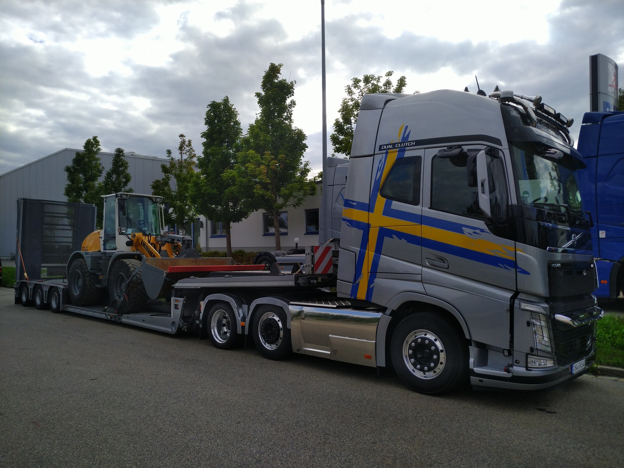LKW-Service Nuernberger KG - Trucks VOLVO - Euro 6 undefined: picture 3