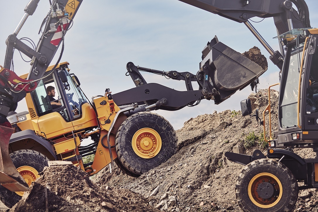 Saxtorp Trading AB - Construction machinery - Year: 2015 undefined: picture 1