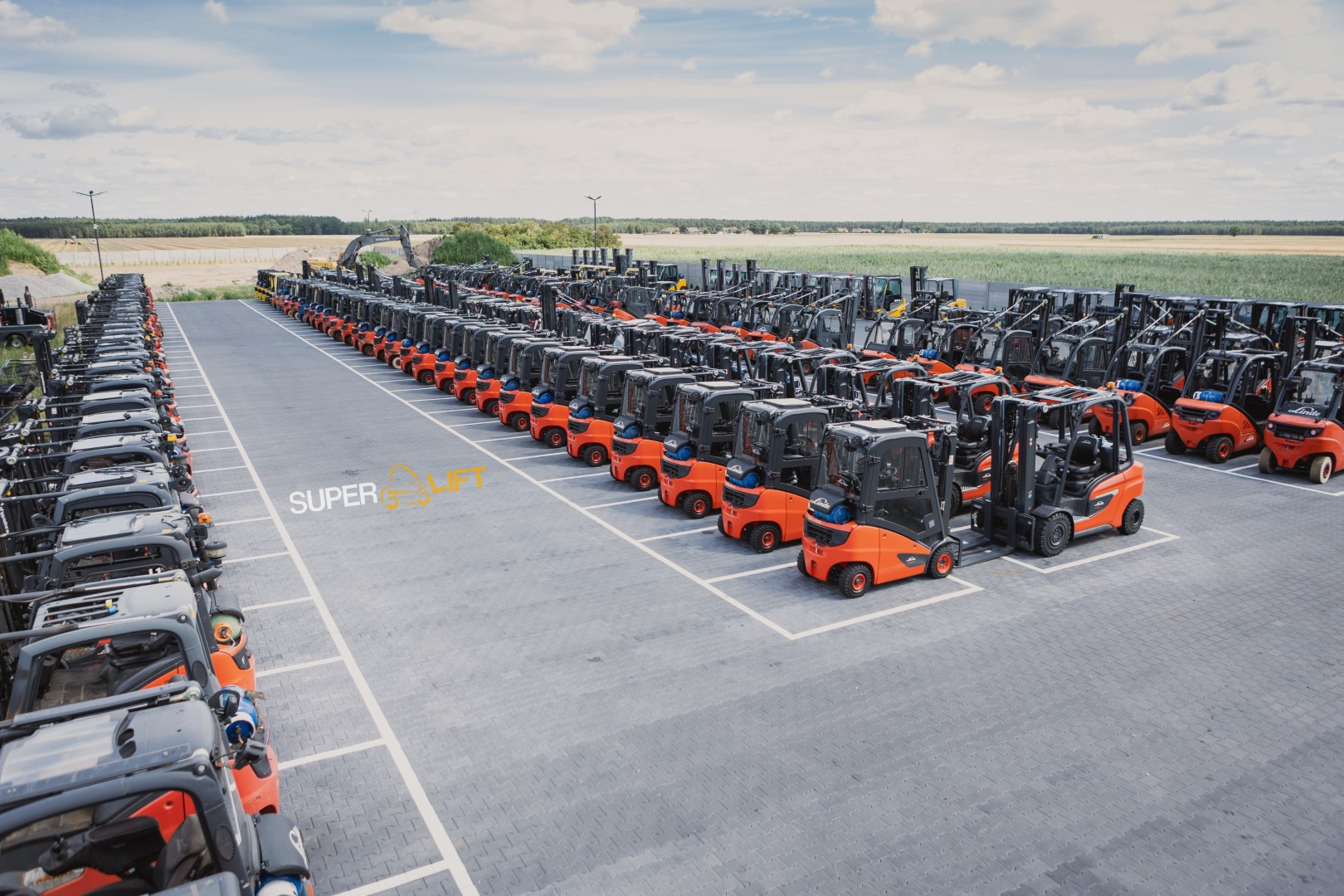 SUPERLIFT - vehicles for sale undefined: picture 2