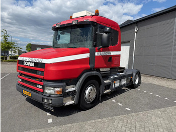 Tractor unit SCANIA T124