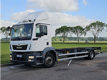 Container transporter/ Swap body truck MAN 12.250 TGM LL AIRCO TAILLIFT: picture 2