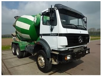 Concrete mixer truck Mercedes-Benz 2527 6X4: picture 1