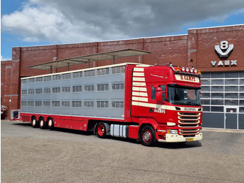 Livestock semi-trailer