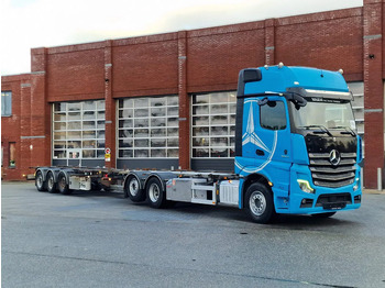 Container transporter/ Swap body truck MERCEDES-BENZ Actros 2553