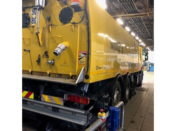 Lease a Runway Sweeper Johnston-Beam Scania P400 Model Beam S14000 Runway Sweeper Johnston-Beam Scania P400 Model Beam S14000: picture 2