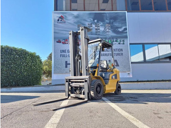LPG forklift CATERPILLAR GP