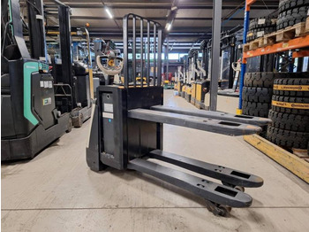 Pallet truck CROWN