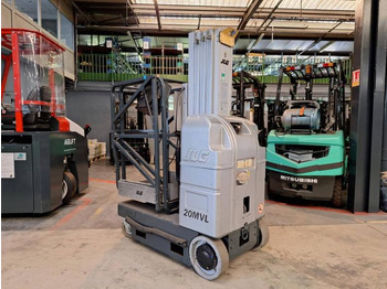 Vertical mast lift JLG