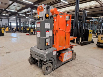 Vertical mast lift JLG