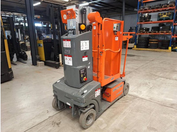 Vertical mast lift JLG