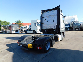 Tractor unit Mercedes Actros: picture 3
