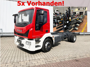 Hook lift truck