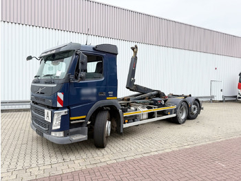 Hook lift truck