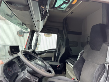 Interior photo 1: Lease a MAN TGX 26.470 6X2-4 BL TGX 26.470 6X2-4 BL, Lenk-/Liftachse, XLX-Fahrerhaus, VDL Abrollanlage 7m MAN TGX 26.470 6X2-4 BL TGX 26.470 6X2-4 BL, Lenk-/Liftachse, XLX-Fahrerhaus, VDL Abrollanlage 7m