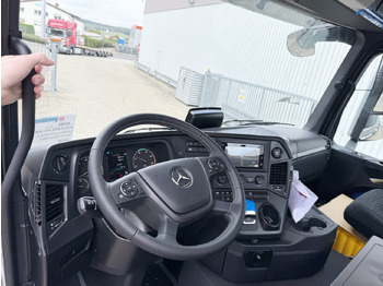 Interior photo 2: New Hook lift truck Mercedes-Benz Arocs 4148 K 8x4/4 Arocs 4148 K 8x4/4/45, Turbo-Retarder-Kupplung, Grounder
