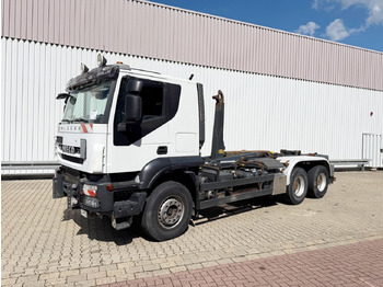 Hook lift truck