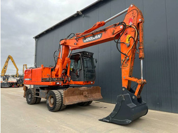 Wheel excavator Doosan DX210W: picture 3