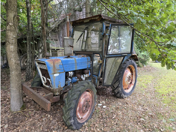 Farm tractor FORD
