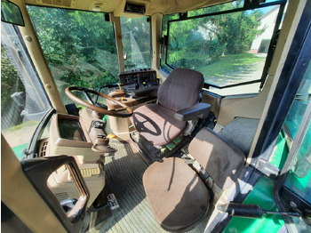Farm tractor JOHN DEERE 6910: picture 2