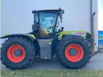 Farm tractor CLAAS Xerion 3800