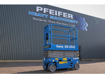 Scissor lift GENIE