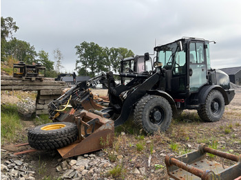 Wheel loader CATERPILLAR 906M