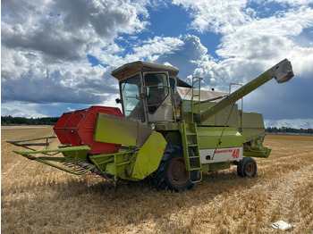 Combine harvester CLAAS Dominator