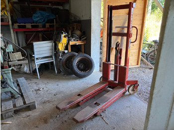 Material handling equipment BT