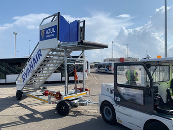 New Passenger stairs AERO-GSE B737 - A320 Towable: picture 4