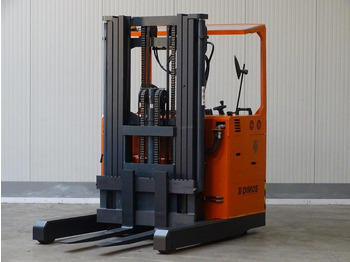 Reach truck