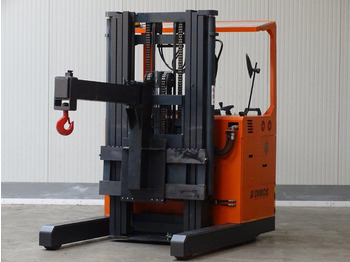 Reach truck