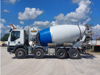 Concrete mixer truck IVECO Trakker