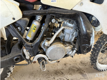 Motorcycle Enduro-tuned Yamaha YZ250 Rep. object: picture 3