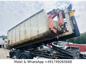 Hook lift truck