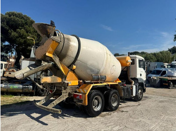 Concrete mixer truck MAN TGA 26.350: picture 4