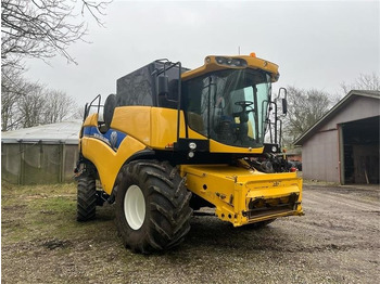 Combine harvester New Holland CX 6090 4wd: picture 3