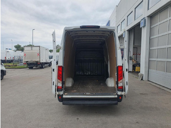 Passenger van IVECO Daily 35S14V: picture 5
