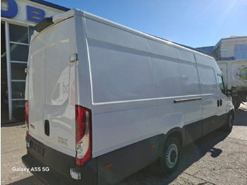 Passenger van IVECO Daily 35S16V: picture 4