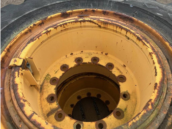Wheel and tire package Goodyear 23,5-25 Volvo A25 C: picture 4