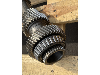 Drive shaft for Agricultural machinery John Deere 6630 Wał napędowy Łożyska L213000 L168395 L168396 L168396: picture 2 Drive shaft for Agricultural machinery John Deere 6630 Wał napędowy Łożyska L213000 L168395 L168396 L168396: picture 2