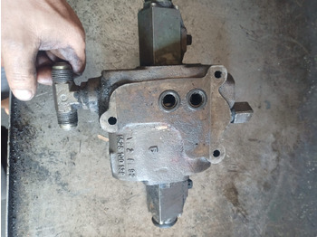 Spare parts for Farm tractor Valtra 6300 Massey Ferguson rozdzielacz podnośnika EHR: picture 5