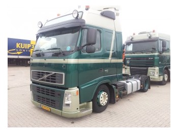 Tractor unit Volvo 440: picture 1