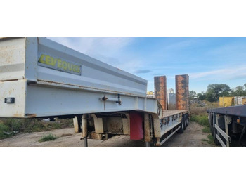 Low loader semi-trailer