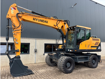 Wheel excavator HYUNDAI