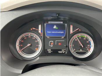 Box truck DAF LF 210 FA / 12 Ton / 450 dkm / Tacho V2 / Box / Laadklep / APK TUV 09-26: picture 4 Box truck DAF LF 210 FA / 12 Ton / 450 dkm / Tacho V2 / Box / Laadklep / APK TUV 09-26: picture 4